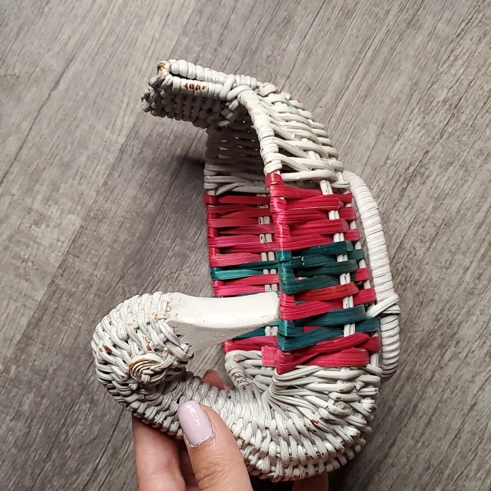 Mini duck rattan basket